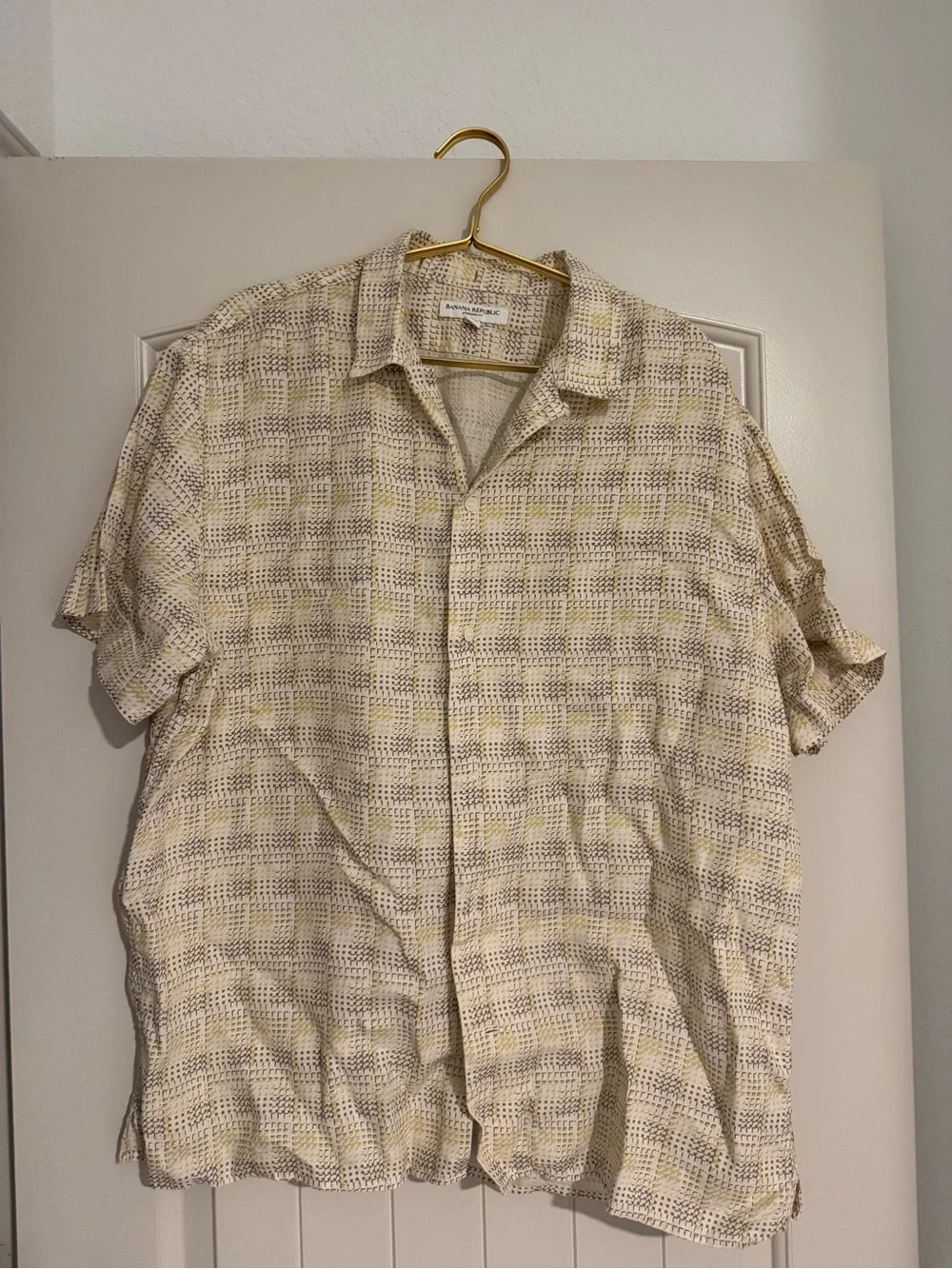 Banana Republic Cream and Yellow Short-Sleeve Button-Down Shirt